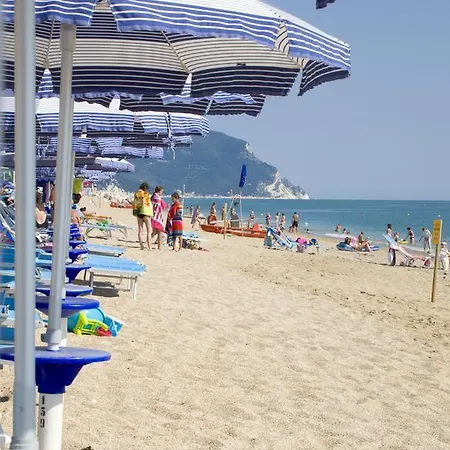 아파트호텔 Villaggio Riva Musone 4*